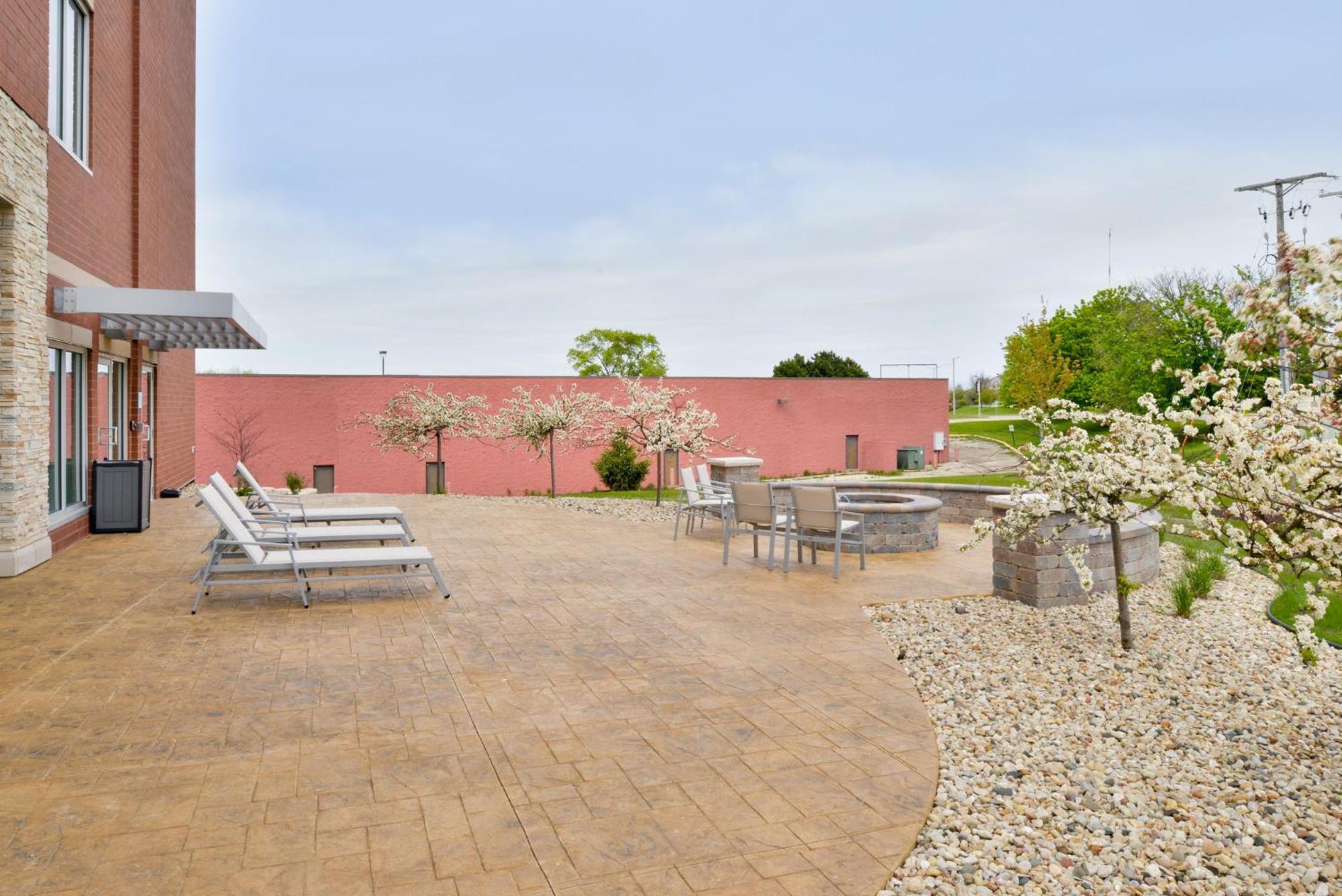 Holiday Inn Express & Suites Madison By Ihg מראה חיצוני תמונה